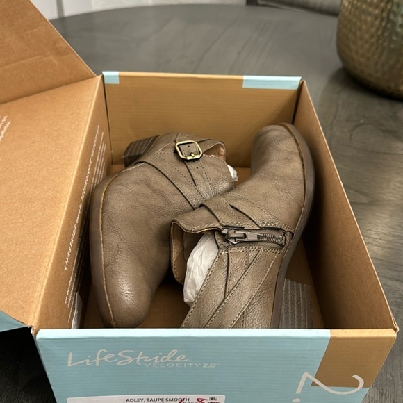 LifeStride Women's Adley Ankle Bootie (WIDE) - Picture 2 of 7